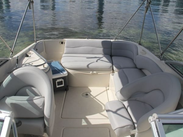 26-SeaRay-Sundeck-18.jpg