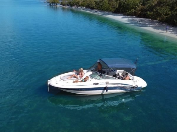 26-SeaRay-Sundeck-2.jpg