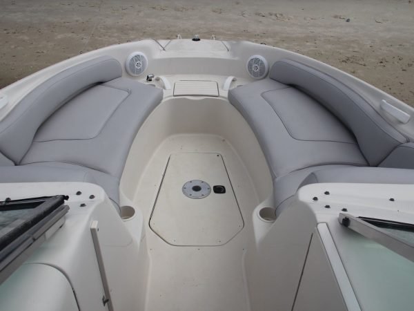 26-SeaRay-Sundeck-7.jpg