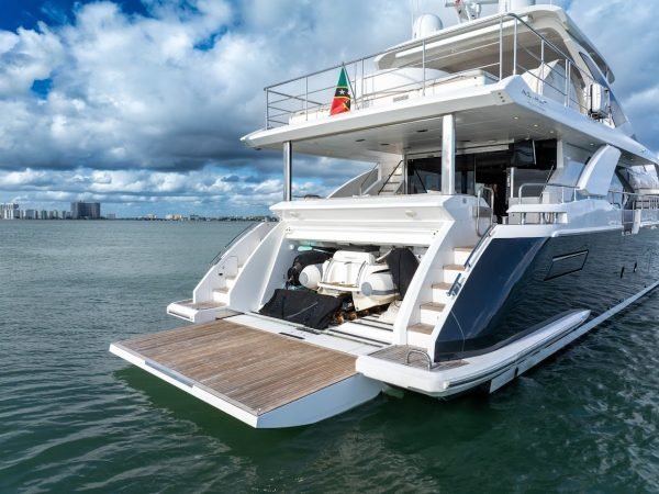 34-print-88-Azimut-Grande-CLOUD-9-88-X5.jpg