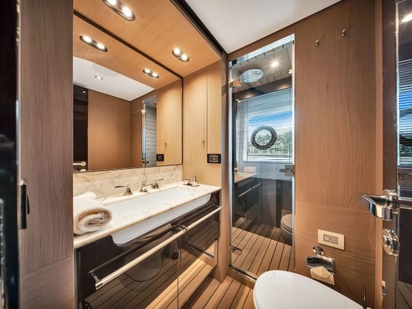 75-print-88-Azimut-Grande-CLOUD-9-5-X5.jpg